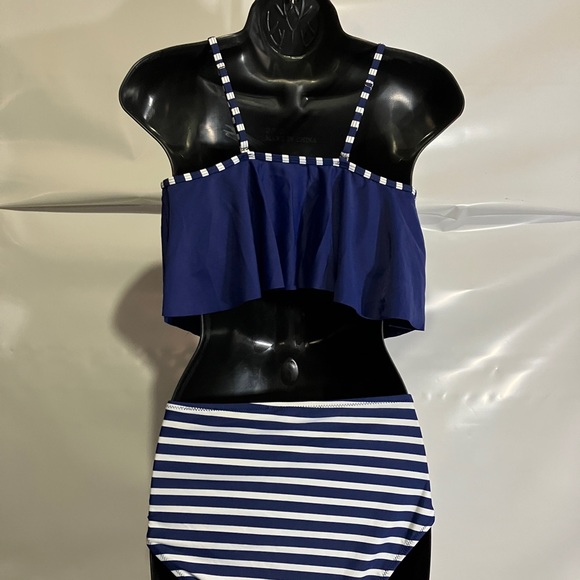 Women’s 2 Piece Bikini Swimsuit Size Medium - Picture 2 of 2